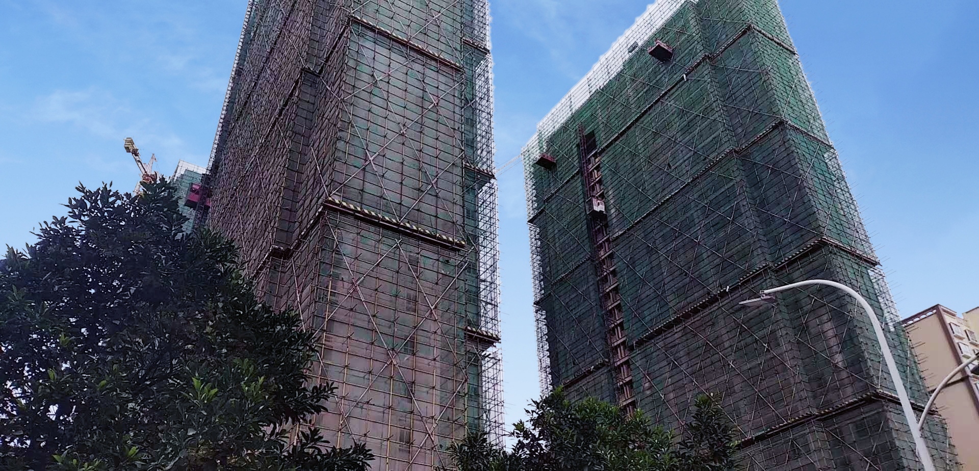 發(fā)霉舊外墻能用仿石漆翻新嗎？華喆給你答案！