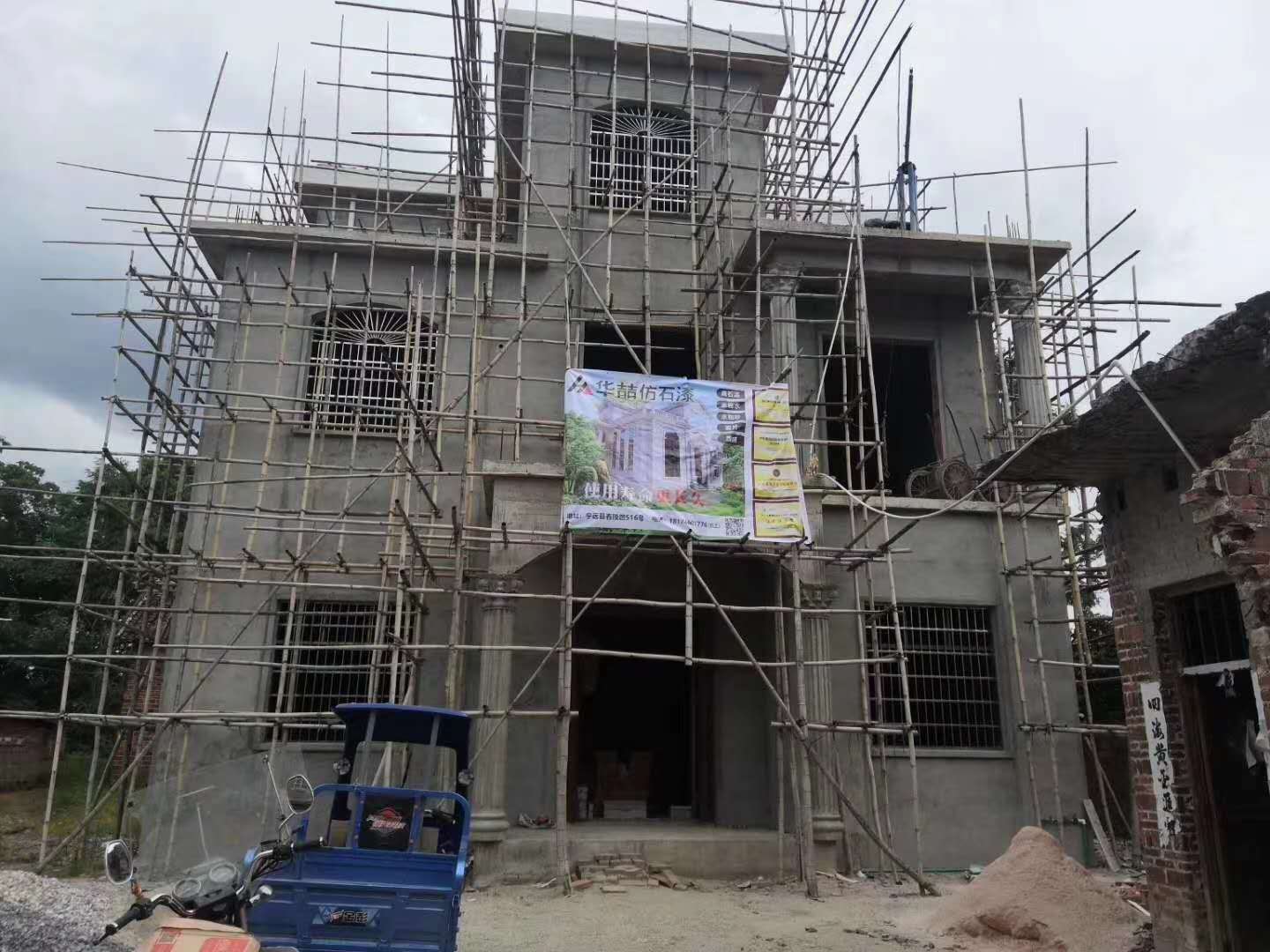 瓷磚外墻翻新仿石漆需要鏟掉瓷磚嗎？