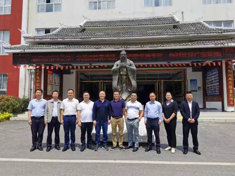 “鳳彩”助學(xué)，金涂寶與你“益”路同行！